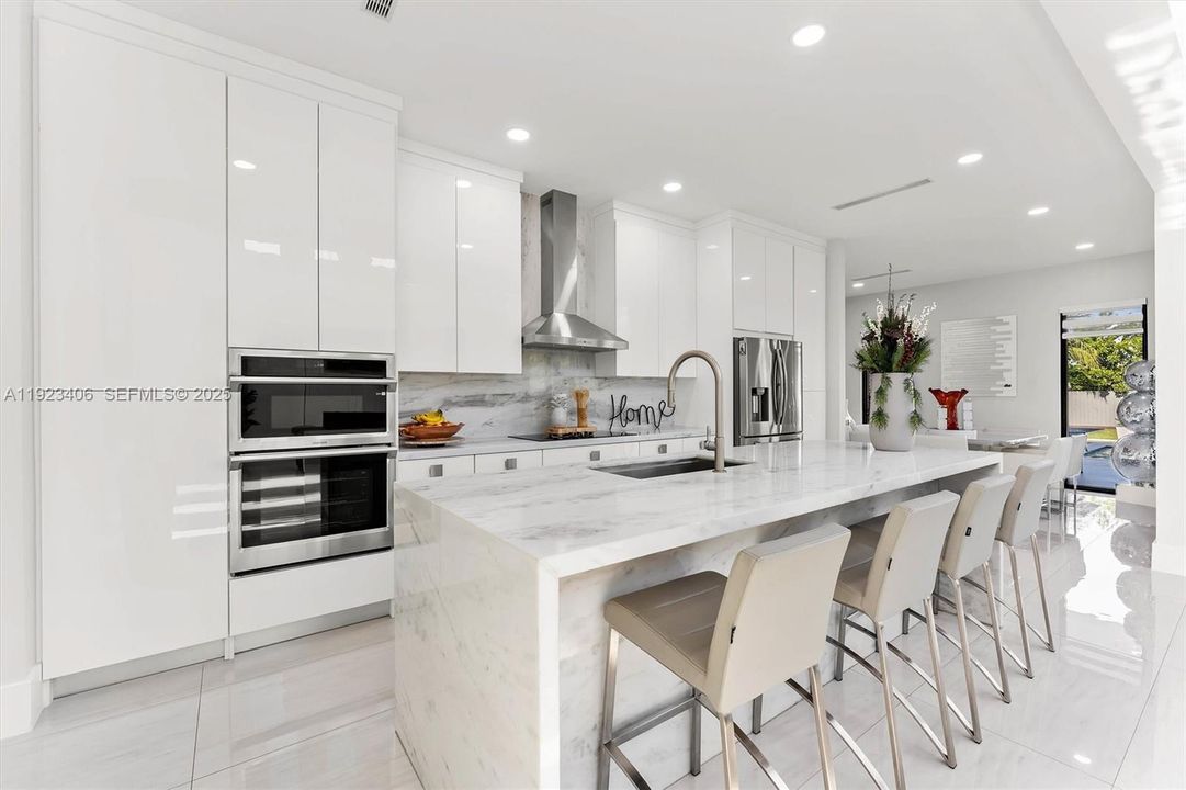 待售: $2,535,000 (4 贝兹, 5 浴室, 4887 平方英尺)