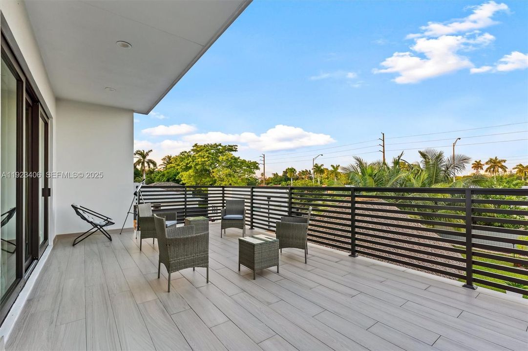 待售: $2,535,000 (4 贝兹, 5 浴室, 4887 平方英尺)