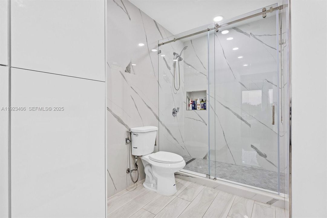 待售: $2,535,000 (4 贝兹, 5 浴室, 4887 平方英尺)