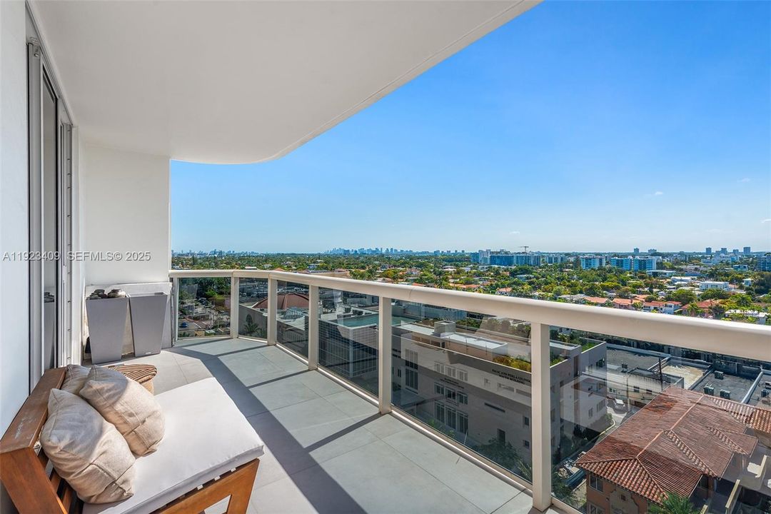 En Venta: $999,000 (2 camas, 2 baños, 1260 Pies cuadrados)