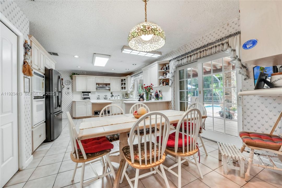 For Sale: $1,360,000 (4 beds, 3 baths, 2834 Square Feet)