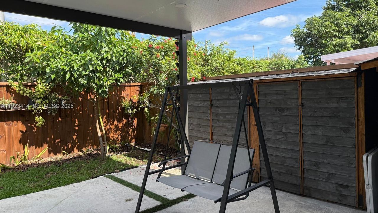 For Rent: $3,750 (3 beds, 2 baths, 1171 Square Feet)