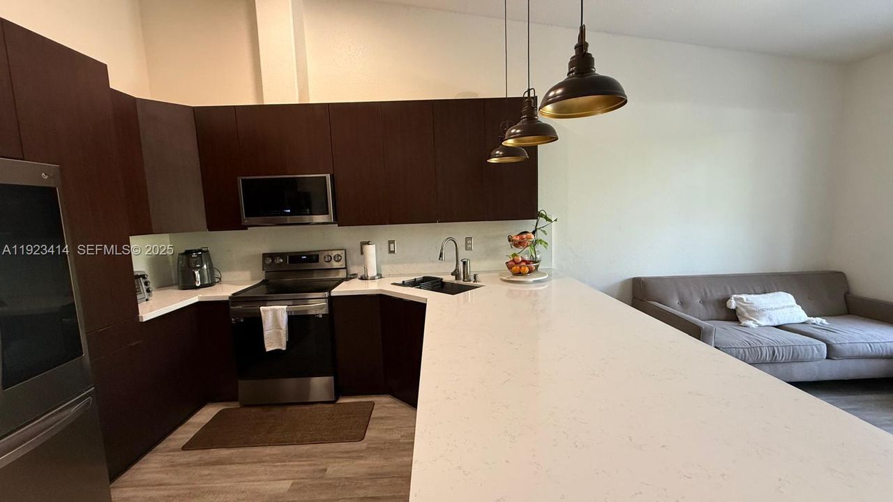 For Rent: $3,750 (3 beds, 2 baths, 1171 Square Feet)