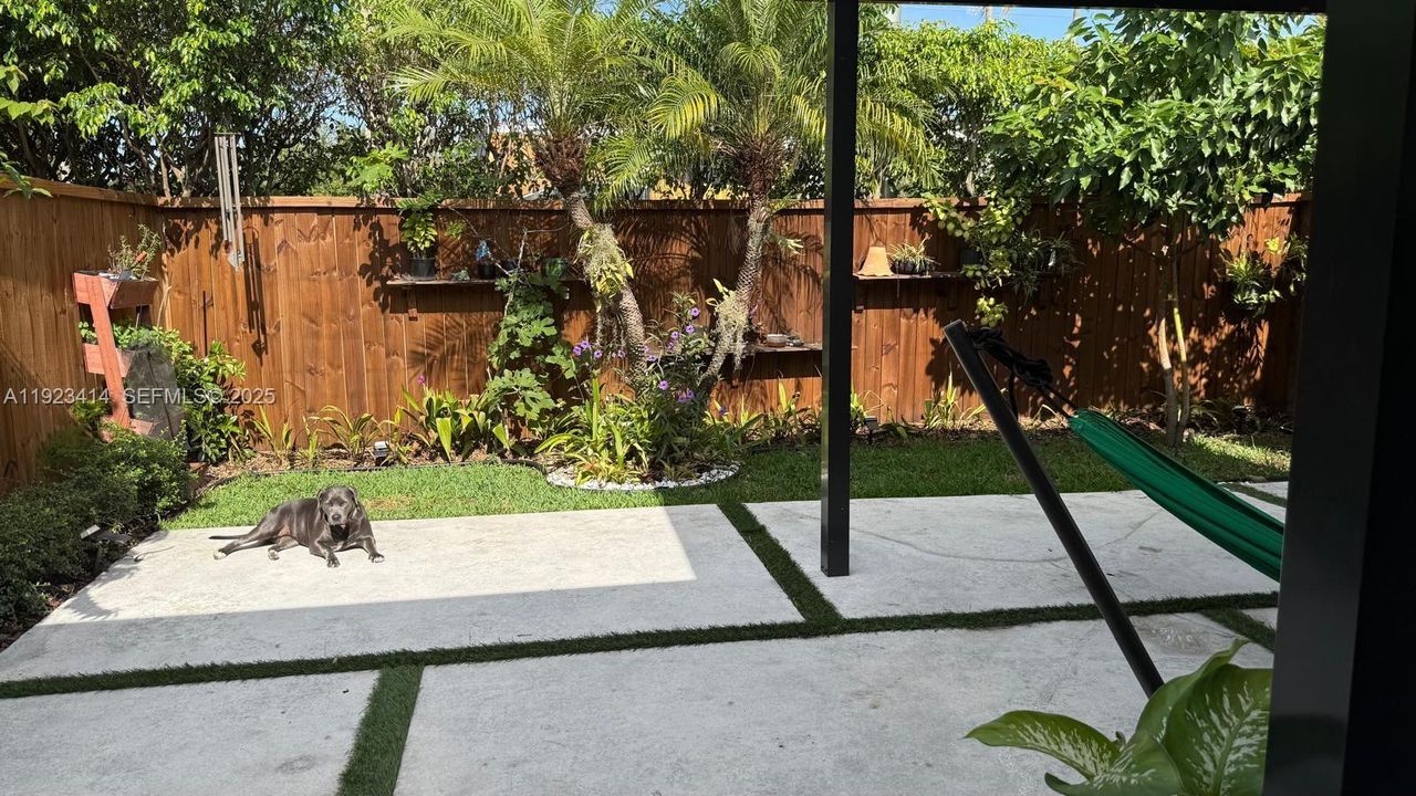 For Rent: $3,750 (3 beds, 2 baths, 1171 Square Feet)