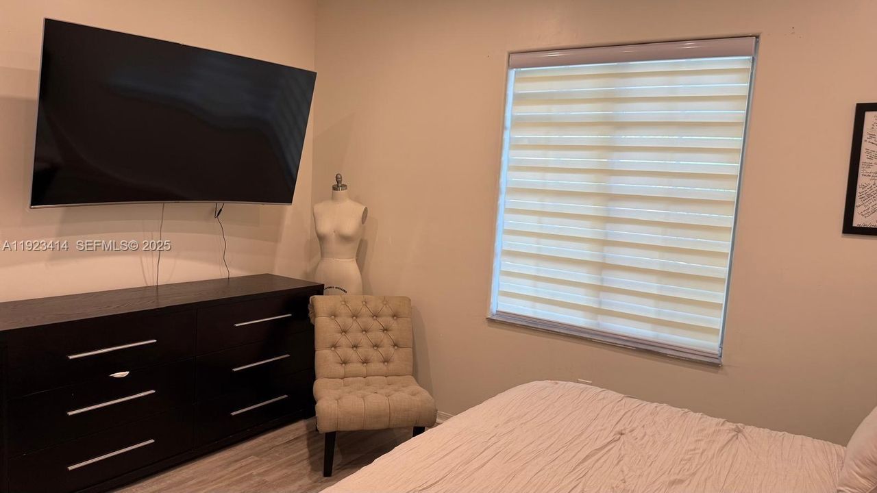 For Rent: $3,750 (3 beds, 2 baths, 1171 Square Feet)