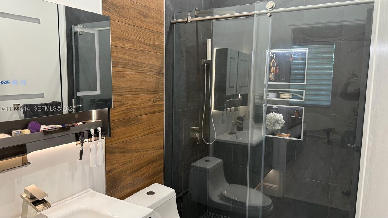 For Rent: $3,750 (3 beds, 2 baths, 1171 Square Feet)