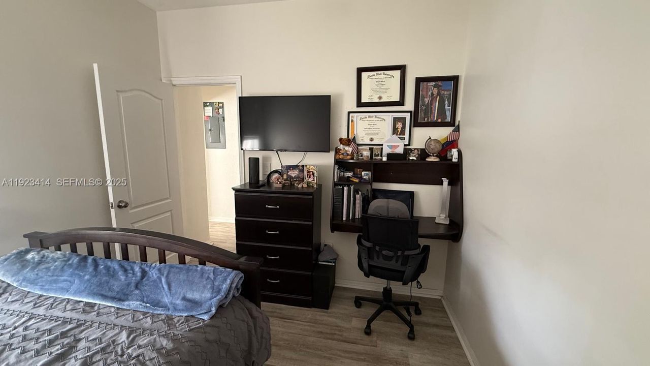 For Rent: $3,750 (3 beds, 2 baths, 1171 Square Feet)