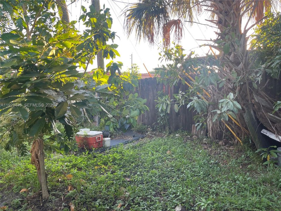 For Sale: $400,000 (3 beds, 2 baths, 1516 Square Feet)