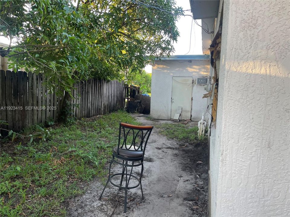 For Sale: $400,000 (3 beds, 2 baths, 1516 Square Feet)