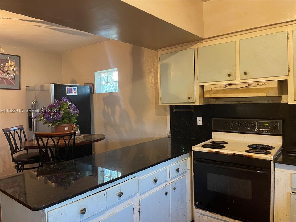 For Sale: $400,000 (3 beds, 2 baths, 1516 Square Feet)