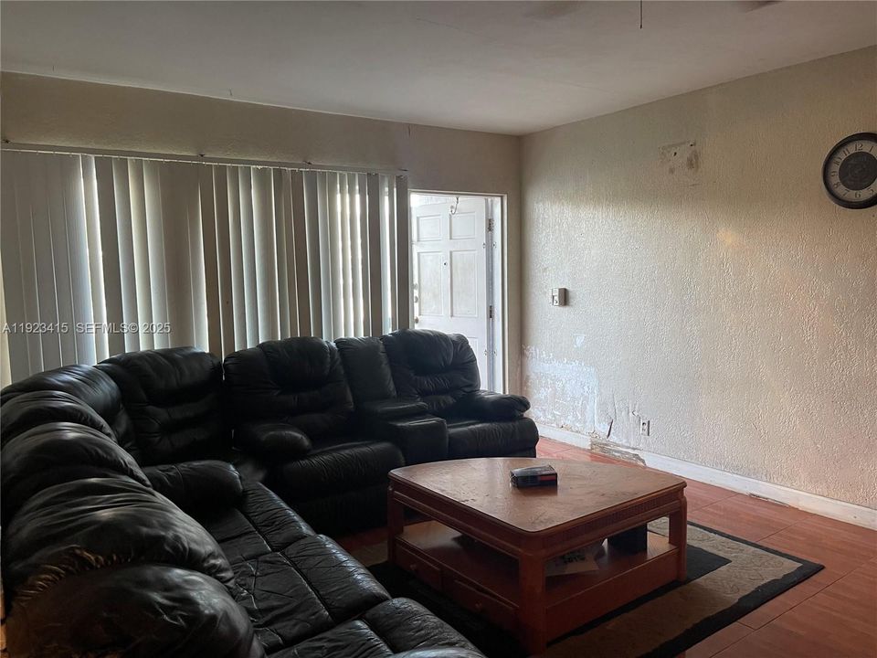 For Sale: $400,000 (3 beds, 2 baths, 1516 Square Feet)