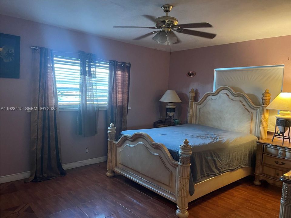 For Sale: $400,000 (3 beds, 2 baths, 1516 Square Feet)