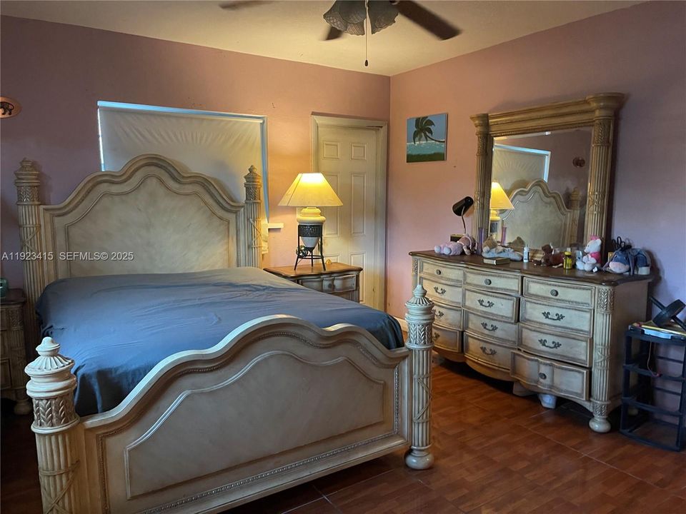 For Sale: $400,000 (3 beds, 2 baths, 1516 Square Feet)