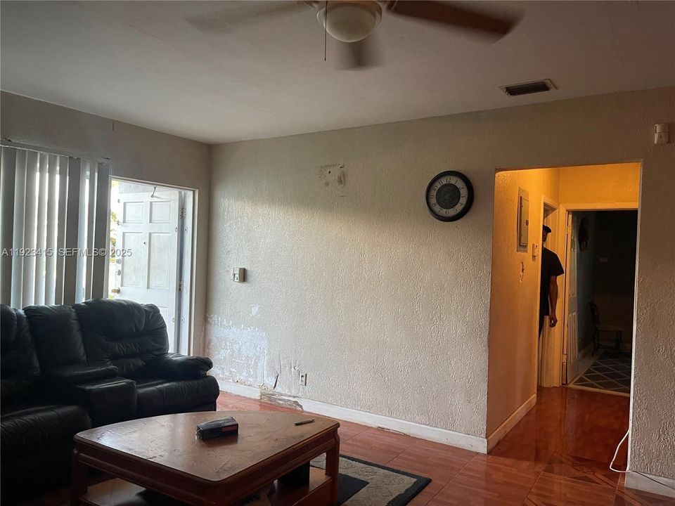 For Sale: $400,000 (3 beds, 2 baths, 1516 Square Feet)