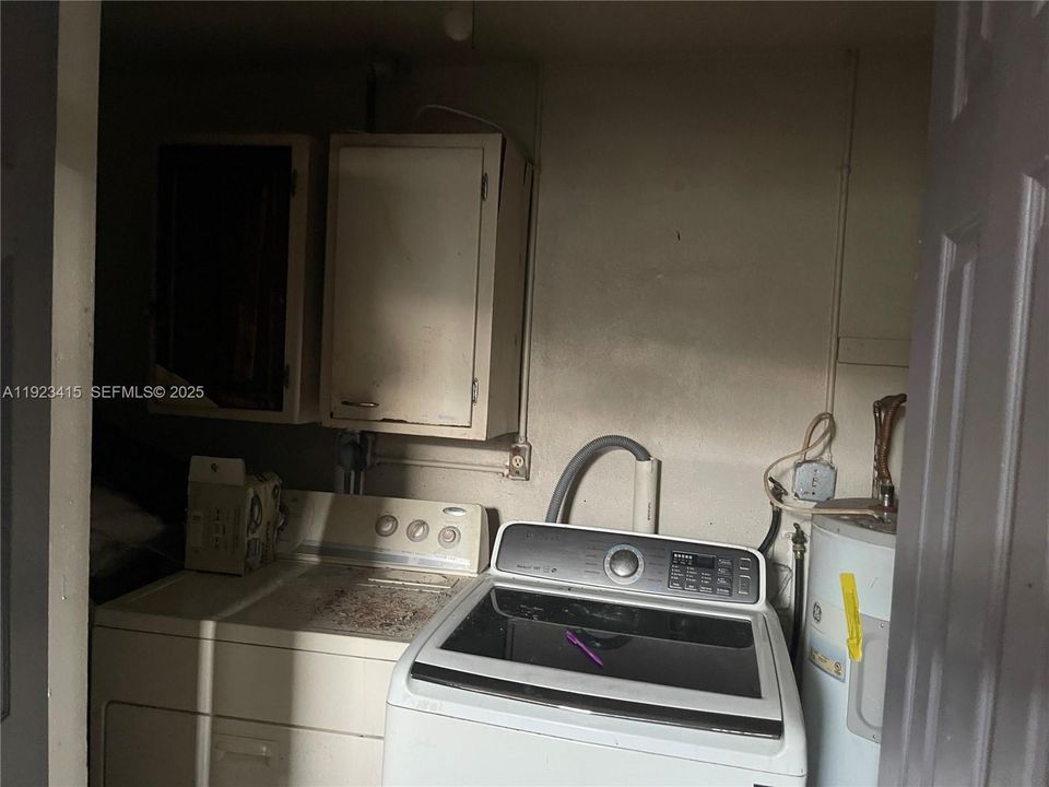 For Sale: $400,000 (3 beds, 2 baths, 1516 Square Feet)