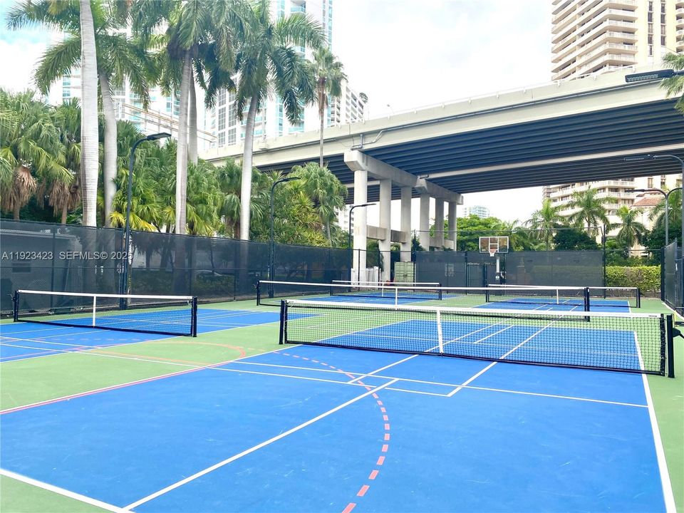 4 pickleball courts