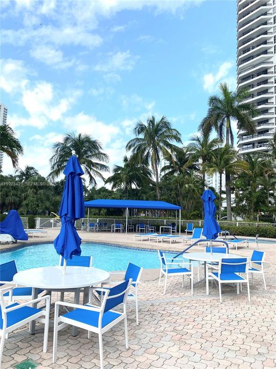 For Sale: $459,000 (2 beds, 2 baths, 1365 Square Feet)