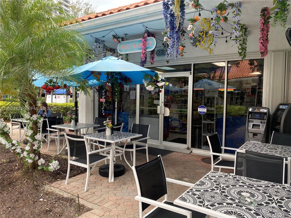 Mini-market/convenience store