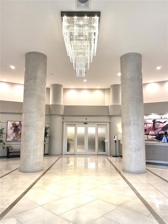 For Sale: $459,000 (2 beds, 2 baths, 1365 Square Feet)