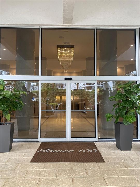 For Sale: $459,000 (2 beds, 2 baths, 1365 Square Feet)