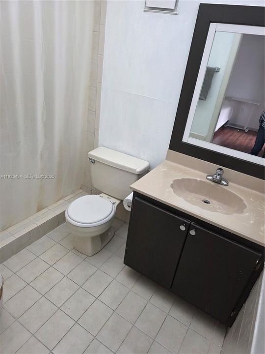 MASTER BATH WITH SHOWER