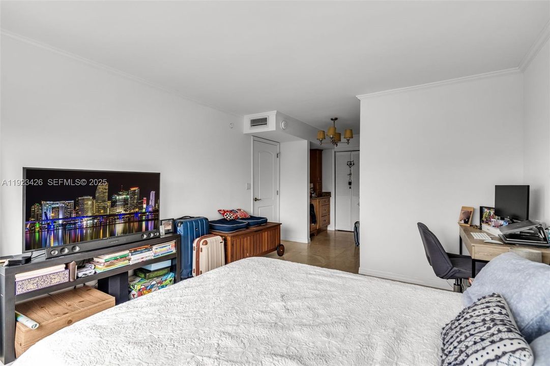 For Rent: $4,200 (2 beds, 2 baths, 1036 Square Feet)