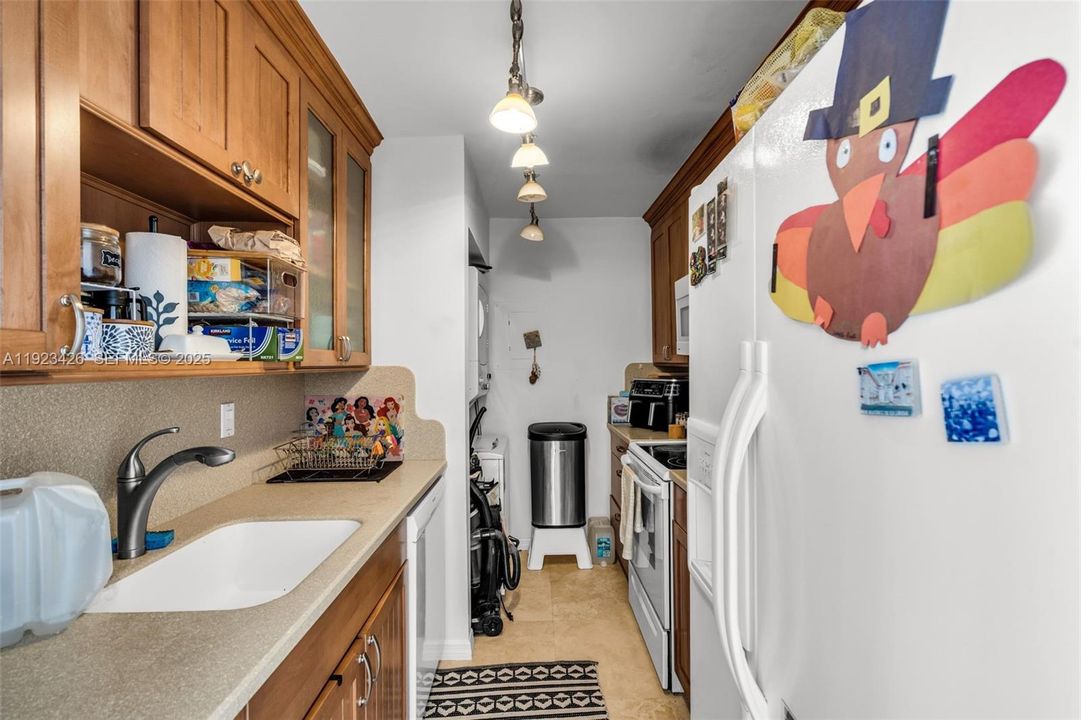 For Rent: $4,200 (2 beds, 2 baths, 1036 Square Feet)