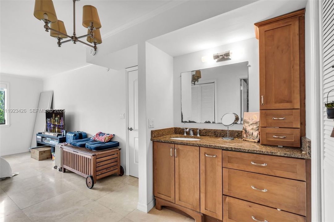 For Rent: $4,200 (2 beds, 2 baths, 1036 Square Feet)