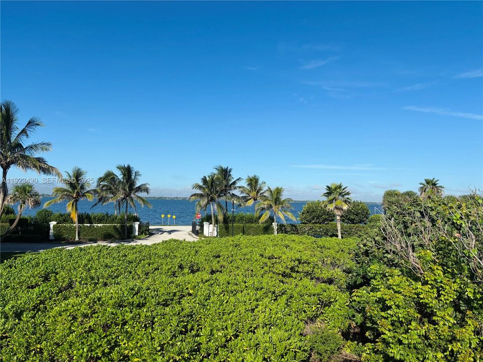 待售: $2,850,000 (0.56 acres)