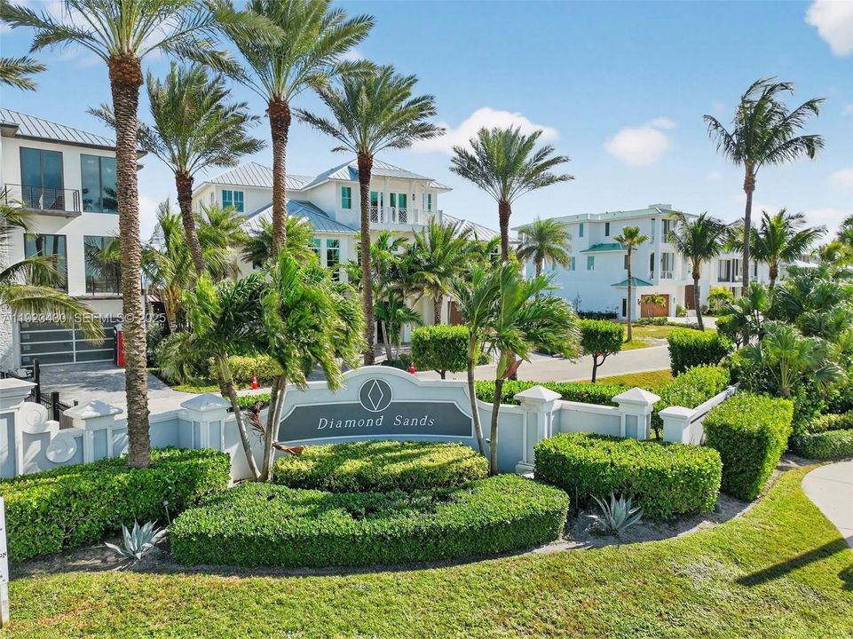 待售: $2,850,000 (0.56 acres)