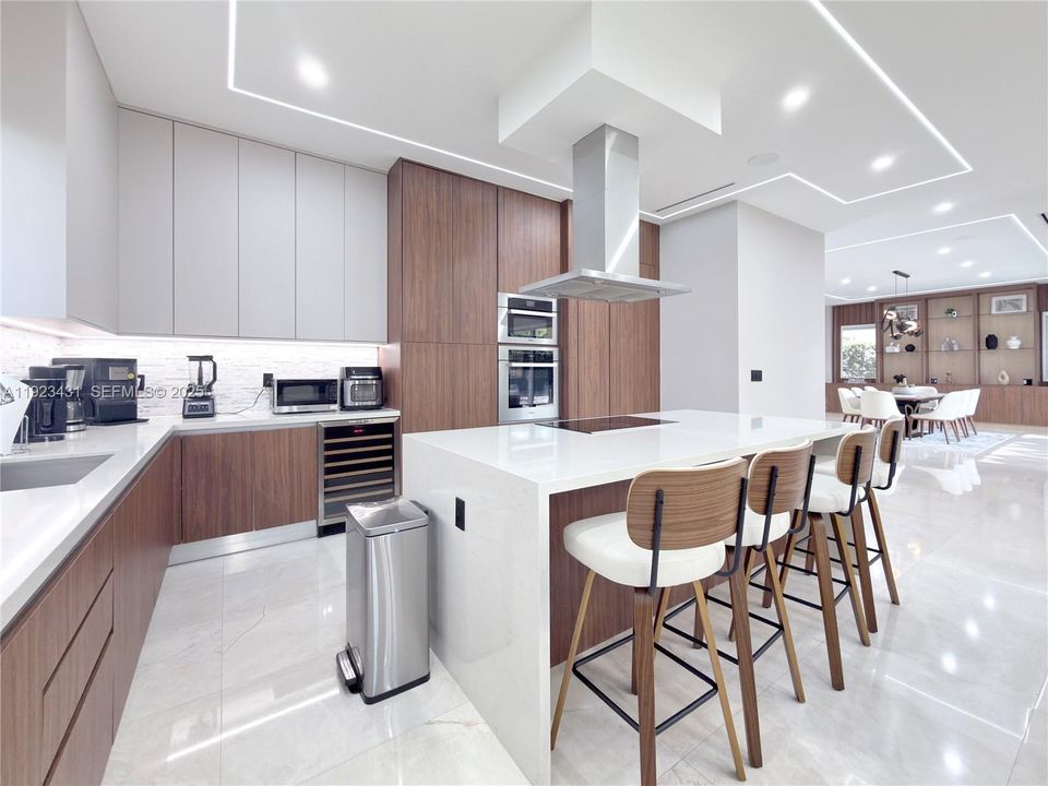 For Rent: $12,000 (5 beds, 4 baths, 3624 Square Feet)