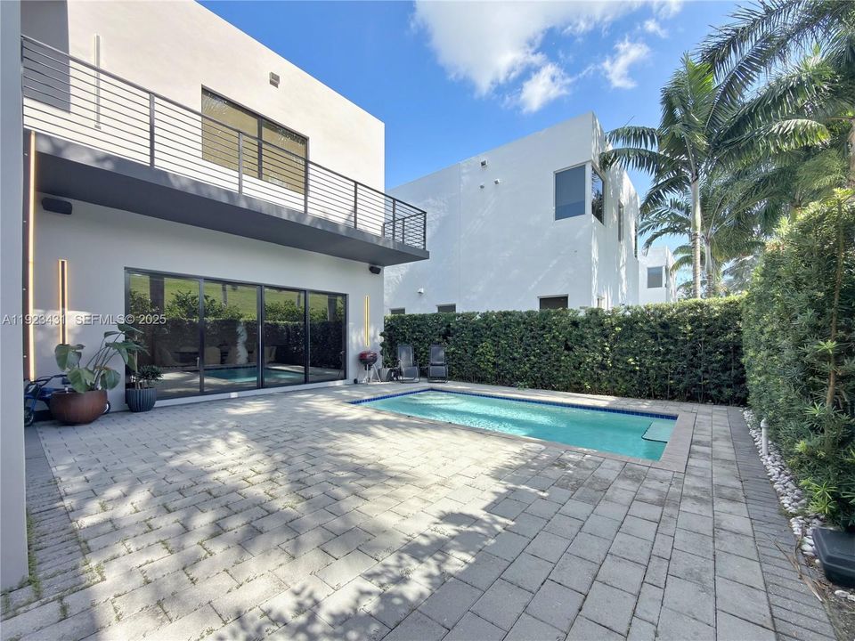 For Rent: $12,000 (5 beds, 4 baths, 3624 Square Feet)