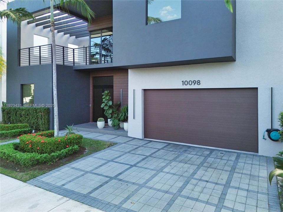 For Rent: $12,000 (5 beds, 4 baths, 3624 Square Feet)