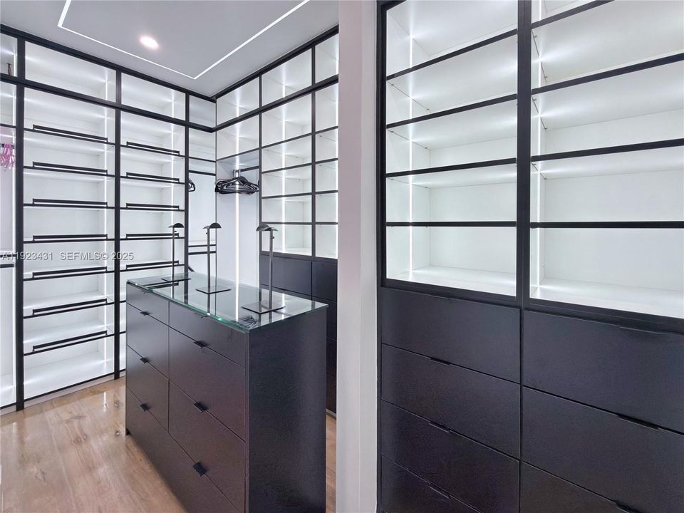 For Rent: $12,000 (5 beds, 4 baths, 3624 Square Feet)