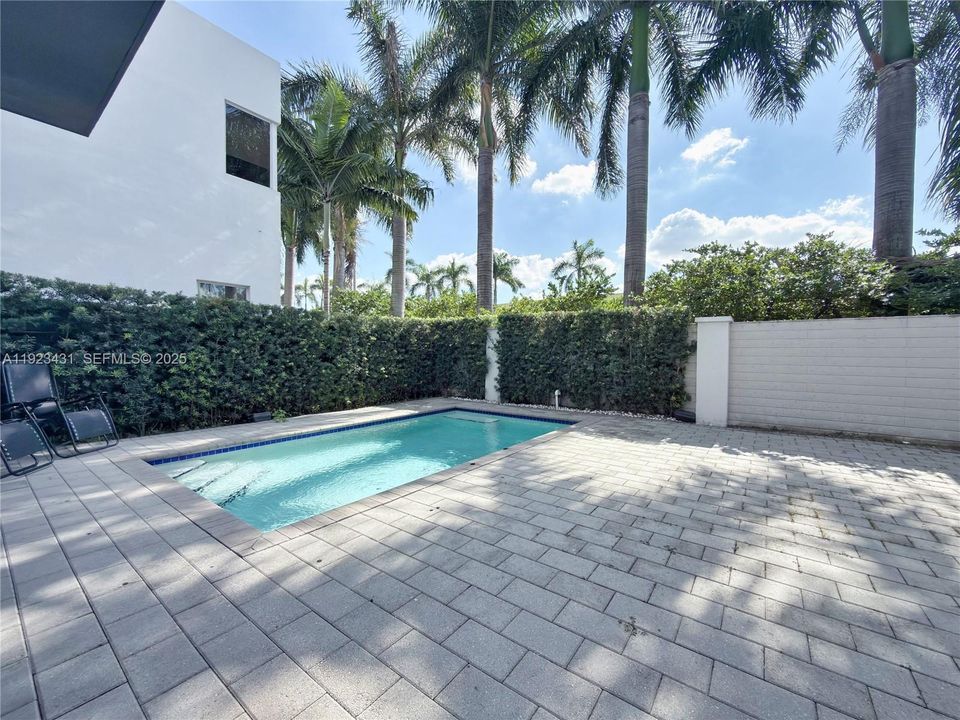 For Rent: $12,000 (5 beds, 4 baths, 3624 Square Feet)