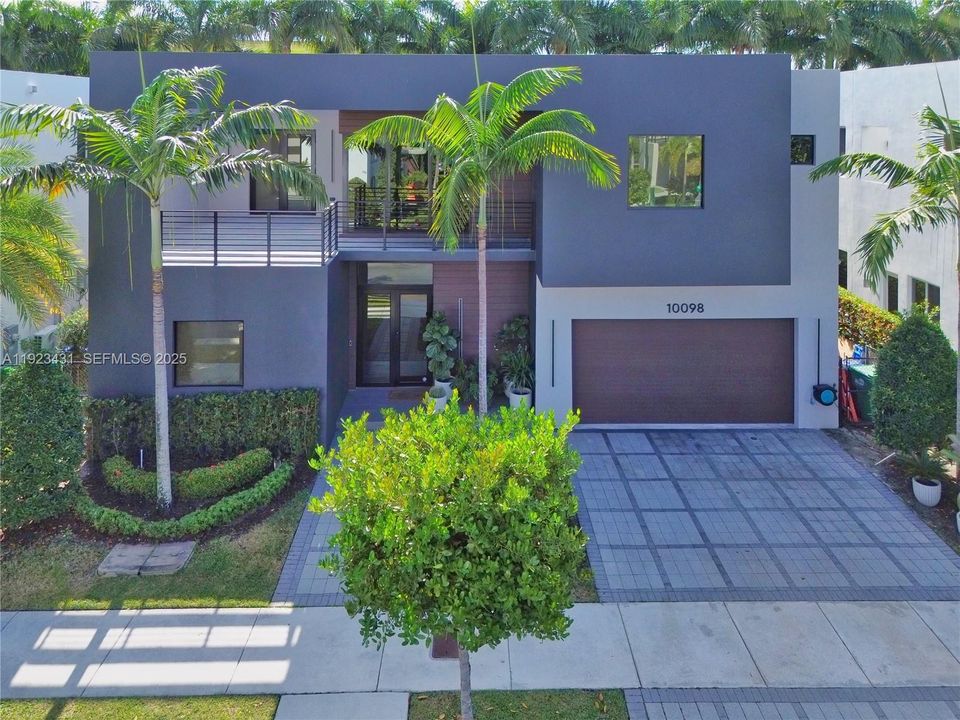 For Rent: $12,000 (5 beds, 4 baths, 3624 Square Feet)