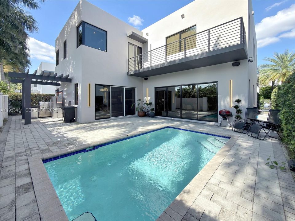 For Rent: $12,000 (5 beds, 4 baths, 3624 Square Feet)