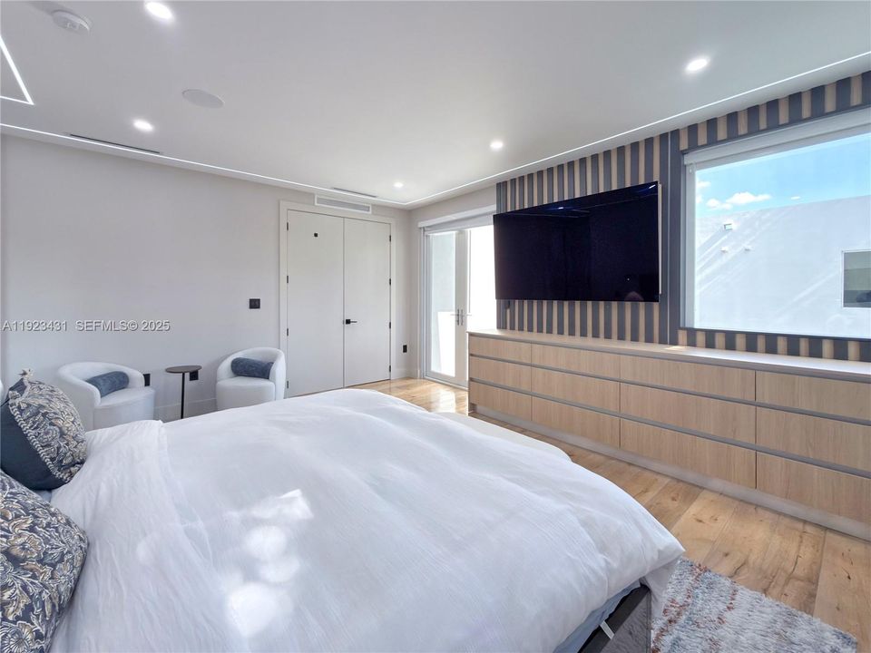 For Rent: $12,000 (5 beds, 4 baths, 3624 Square Feet)