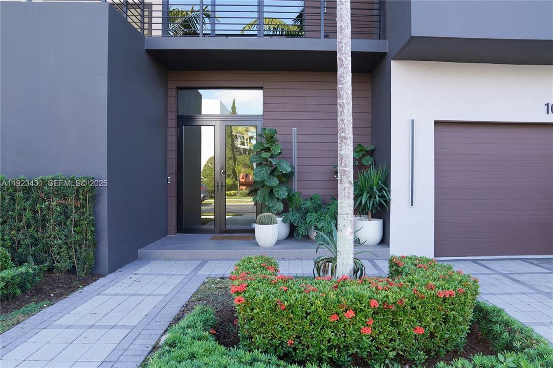 For Rent: $12,000 (5 beds, 4 baths, 3624 Square Feet)