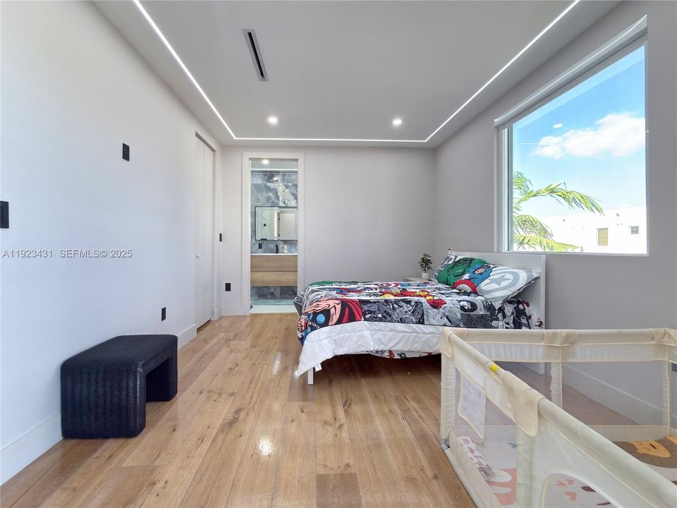 For Rent: $12,000 (5 beds, 4 baths, 3624 Square Feet)