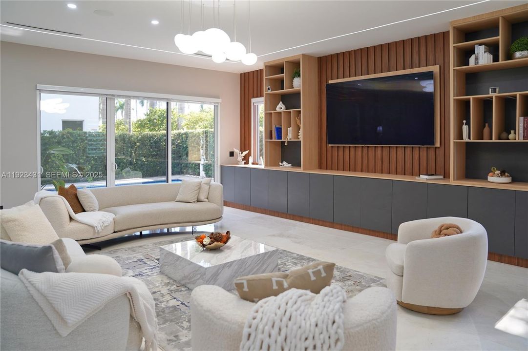 For Rent: $12,000 (5 beds, 4 baths, 3624 Square Feet)