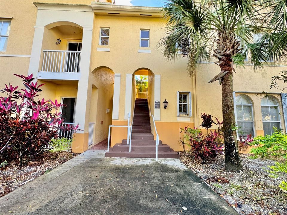 For Rent: $2,900 (3 beds, 2 baths, 1340 Square Feet)