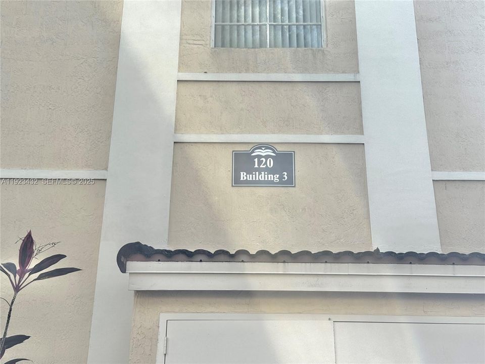 For Rent: $2,900 (3 beds, 2 baths, 1340 Square Feet)