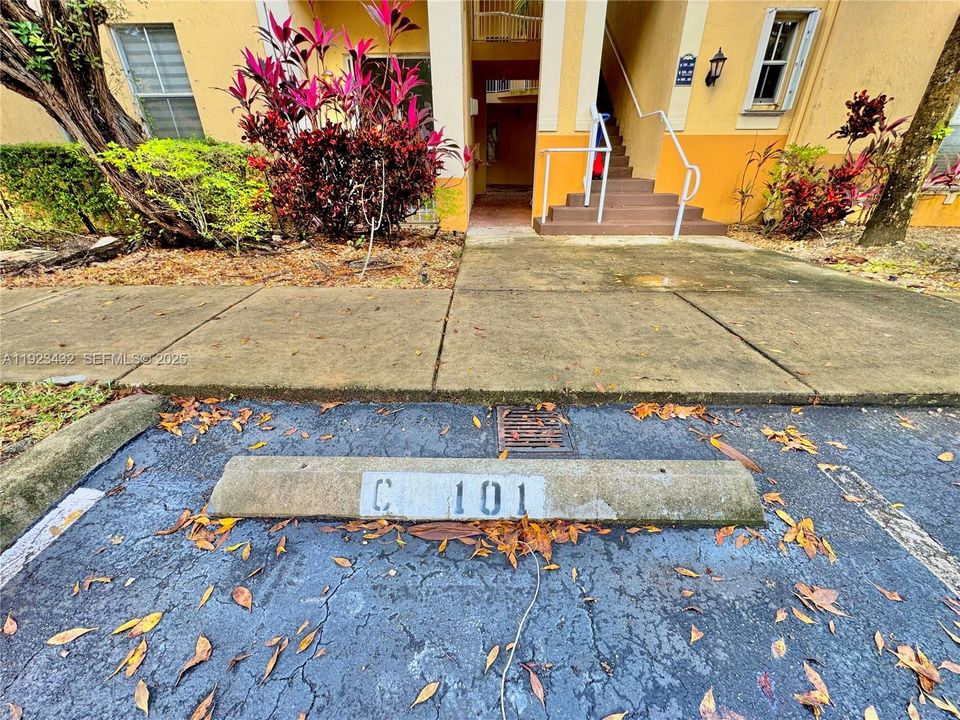 For Rent: $2,900 (3 beds, 2 baths, 1340 Square Feet)