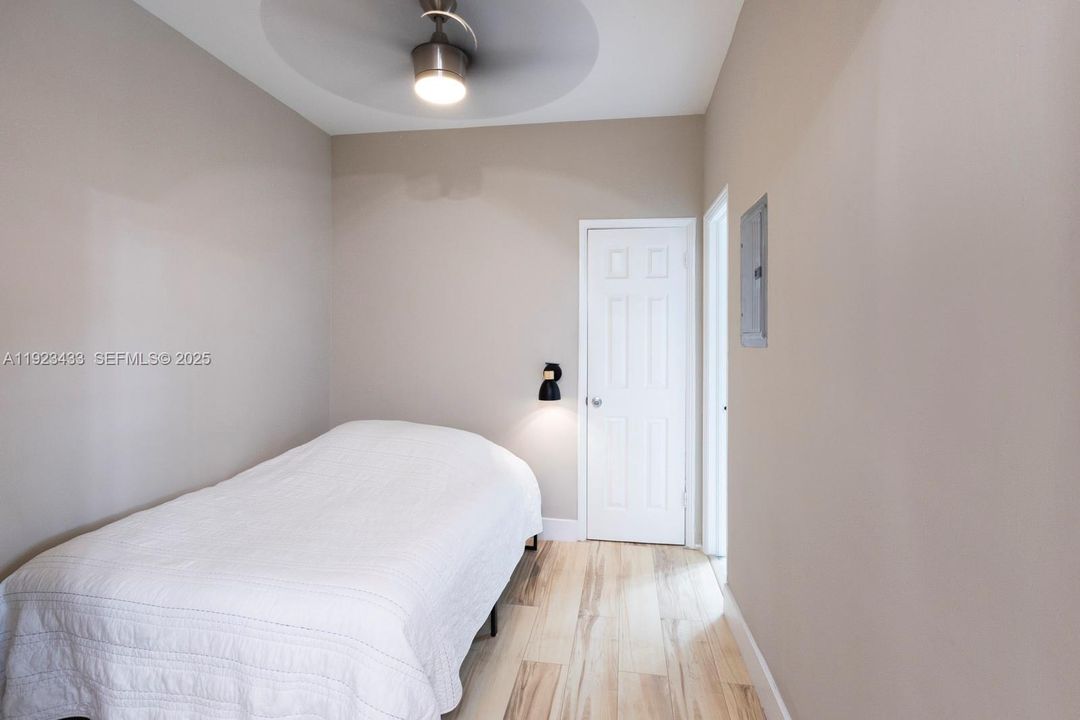 For Rent: $1,900 (0 beds, 1 baths, 364 Square Feet)