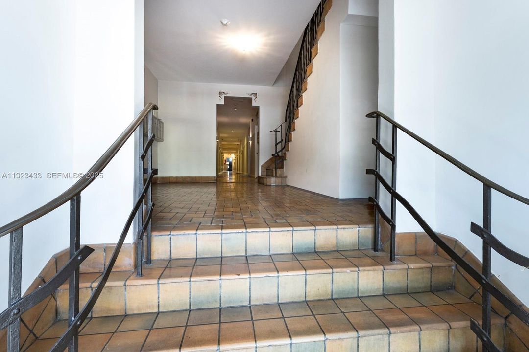 For Rent: $1,900 (0 beds, 1 baths, 364 Square Feet)