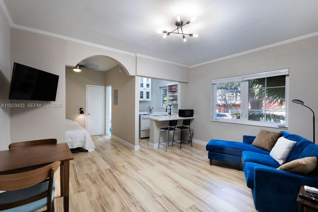 For Rent: $1,900 (0 beds, 1 baths, 364 Square Feet)