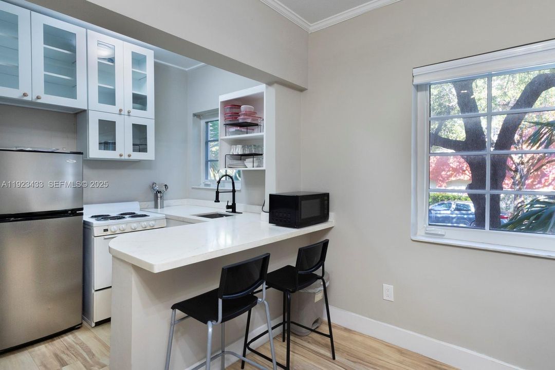 For Rent: $1,900 (0 beds, 1 baths, 364 Square Feet)