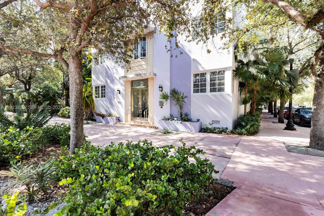 For Rent: $1,900 (0 beds, 1 baths, 364 Square Feet)