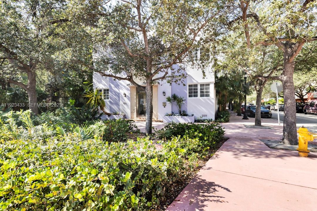 For Rent: $1,900 (0 beds, 1 baths, 364 Square Feet)